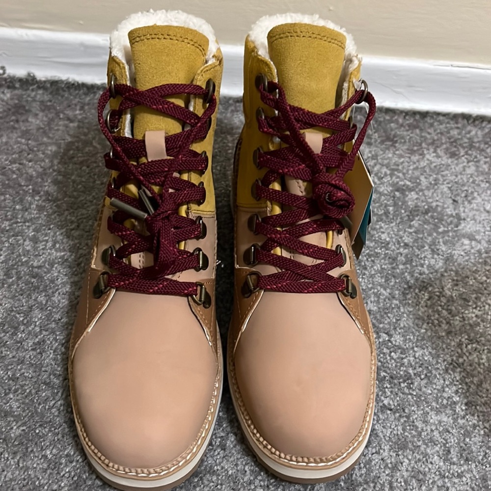 Ladies Toms boots